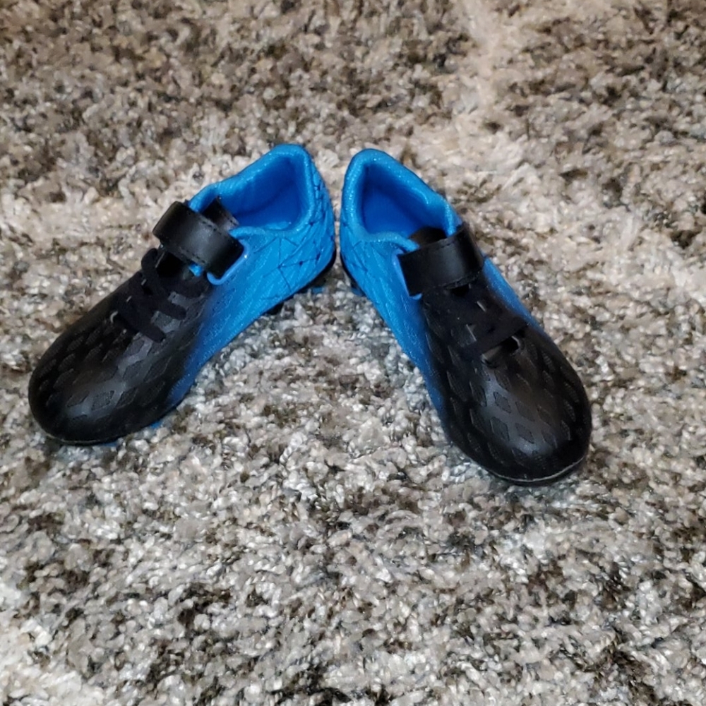 Soccer cleats